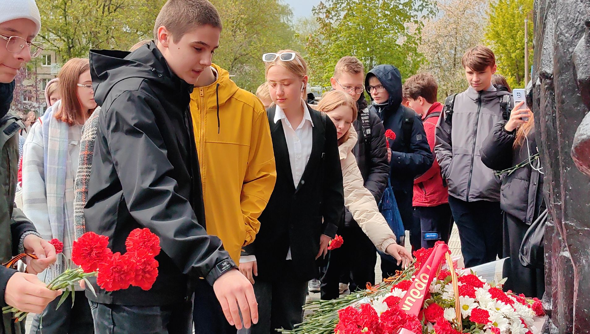 День Победы, мемориал, возложение цветов, торжественная линейка,