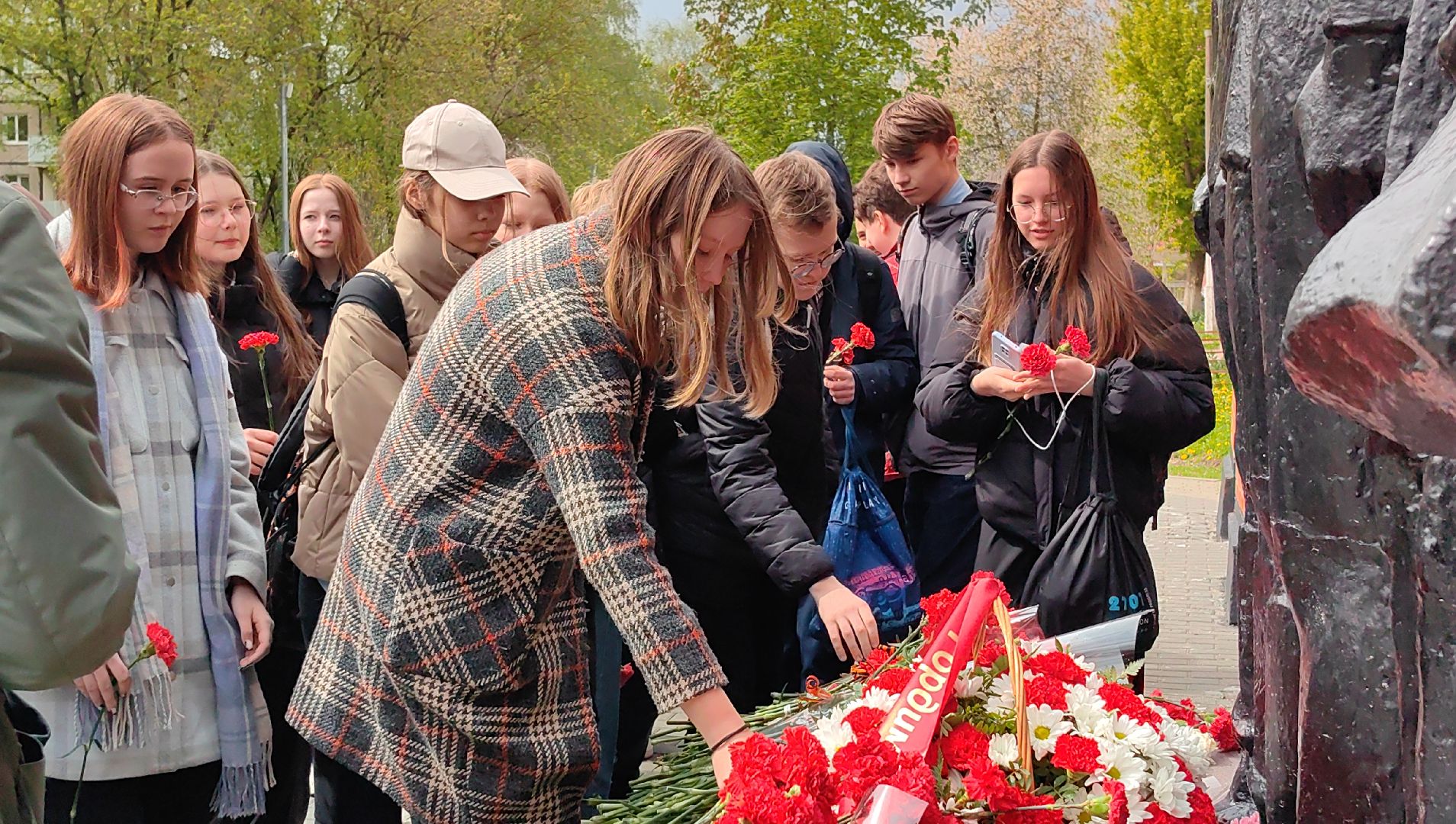 День Победы, мемориал, возложение цветов, торжественная линейка,