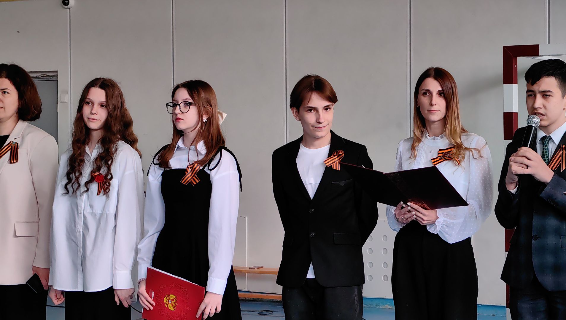 День Победы, мемориал, возложение цветов, торжественная линейка,