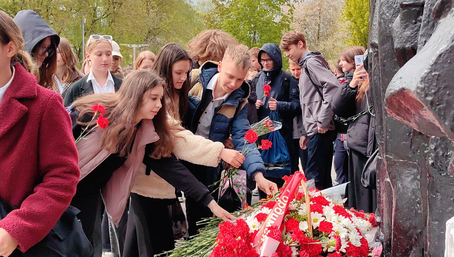 День Победы, мемориал, возложение цветов, торжественная линейка,