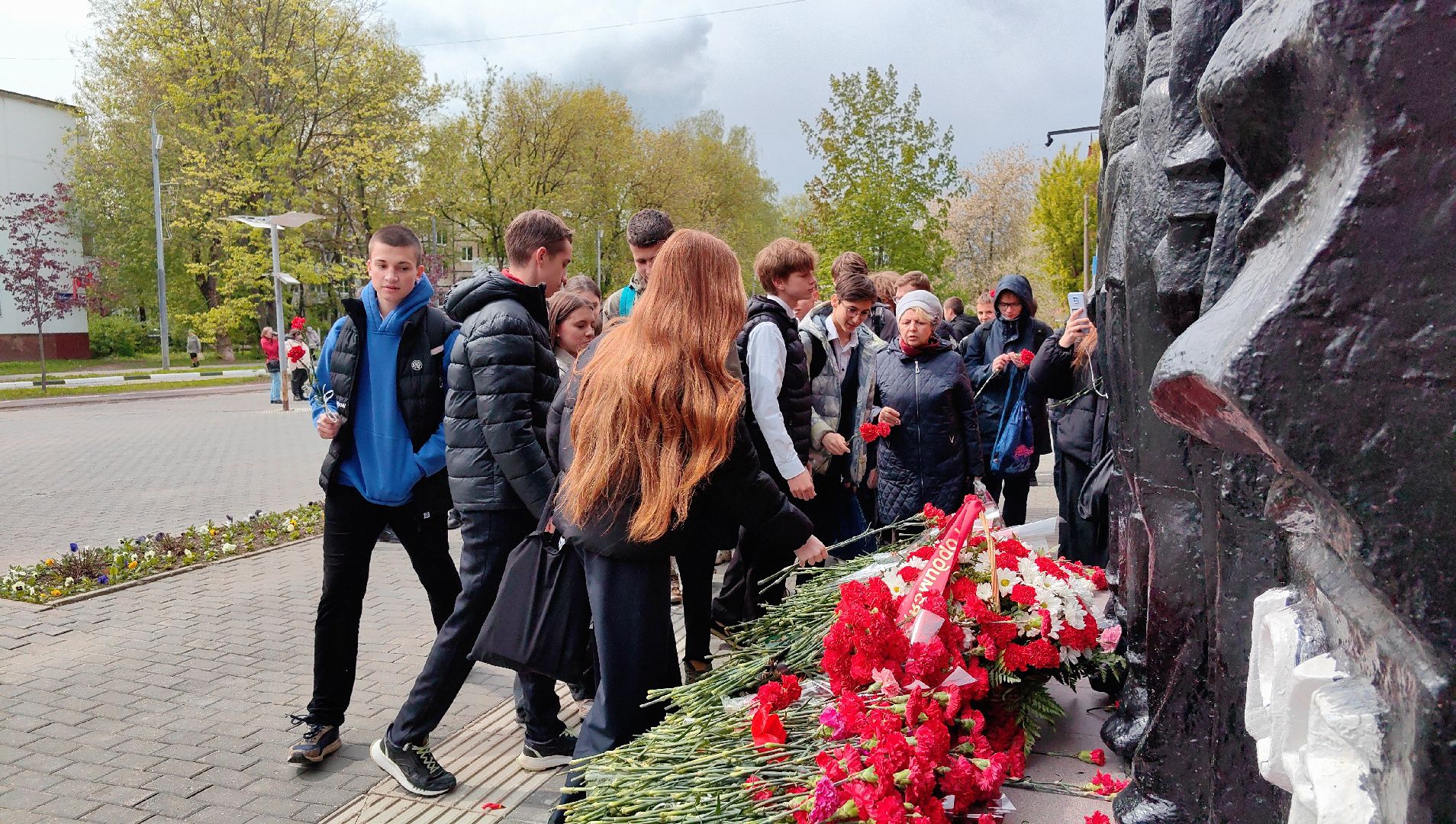 День Победы, мемориал, возложение цветов, торжественная линейка,