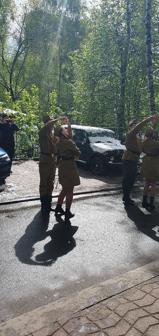 поздравление ветерана, концерт для ветерана, мытищи, концерт под окнами ветерана,