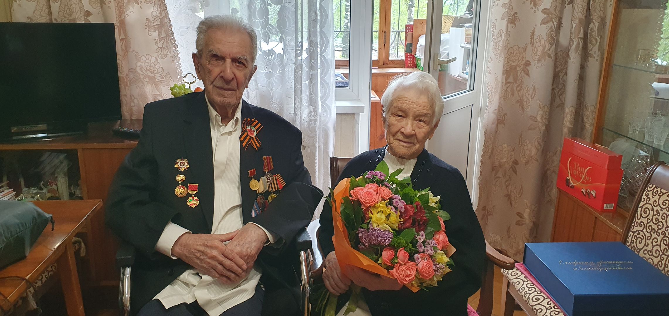 поздравление ветерана, концерт для ветерана, мытищи, концерт под окнами ветерана,