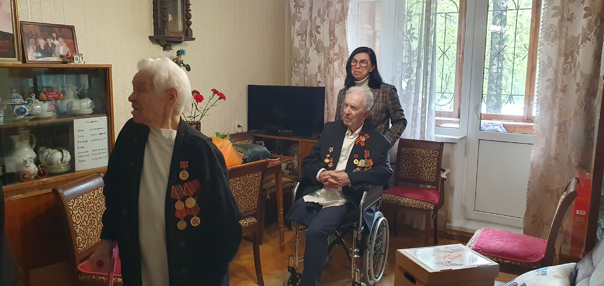 поздравление ветерана, концерт для ветерана, мытищи, концерт под окнами ветерана,