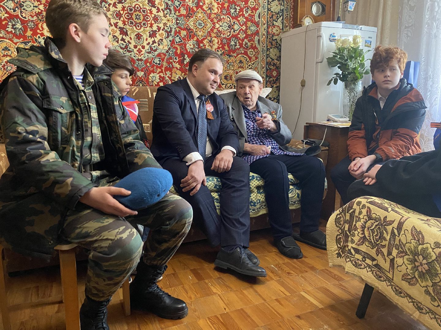 день победы во власихе, 9 мая день победы, концерт под окнами ветерана, волонтеры власихи, участник вов,