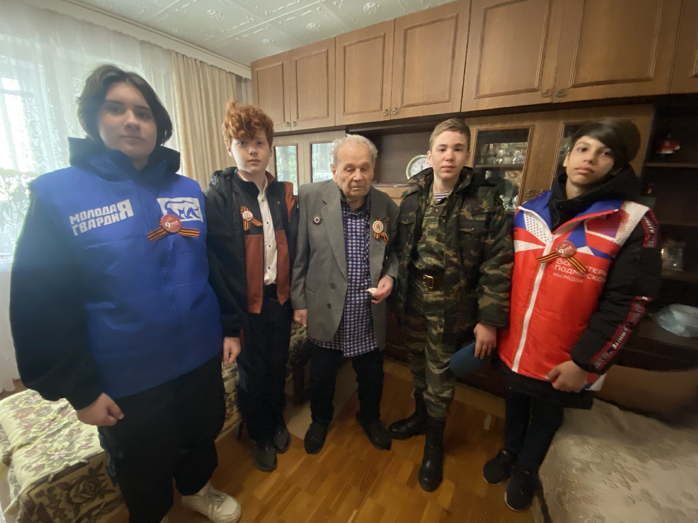 день победы во власихе, 9 мая день победы, концерт под окнами ветерана, волонтеры власихи, участник вов,