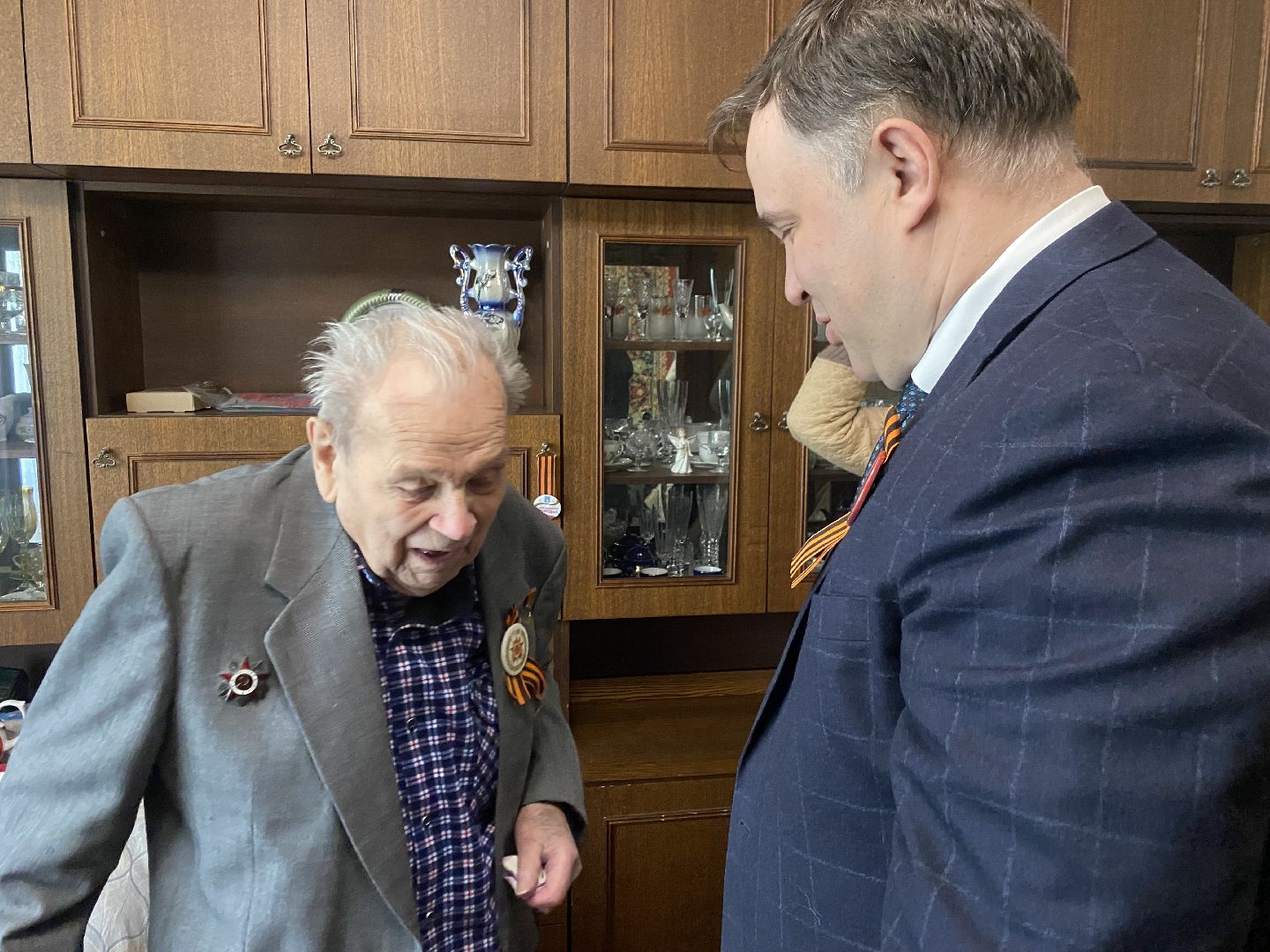 день победы во власихе, 9 мая день победы, концерт под окнами ветерана, волонтеры власихи, участник вов,