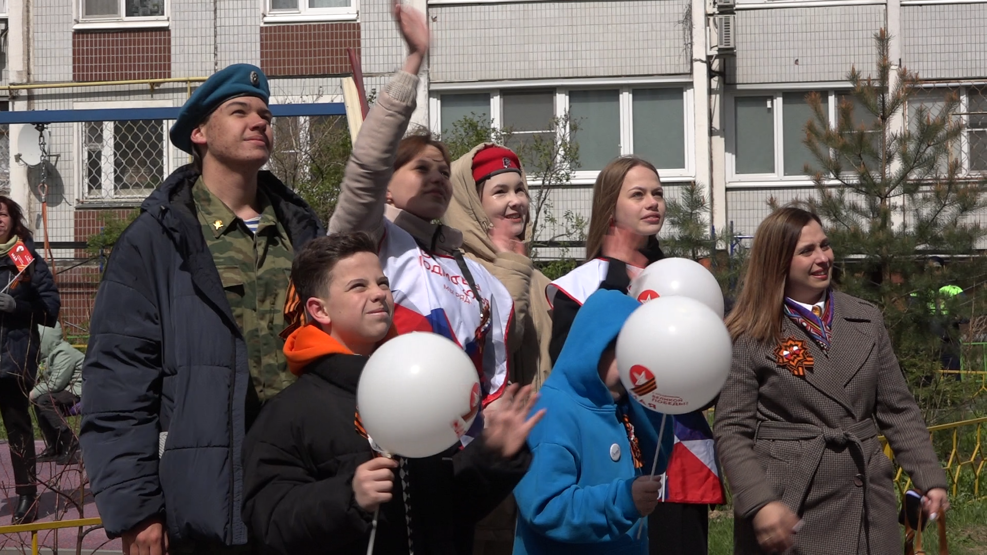 день победы во власихе, 9 мая день победы, концерт под окнами ветерана, волонтеры власихи, участник вов,