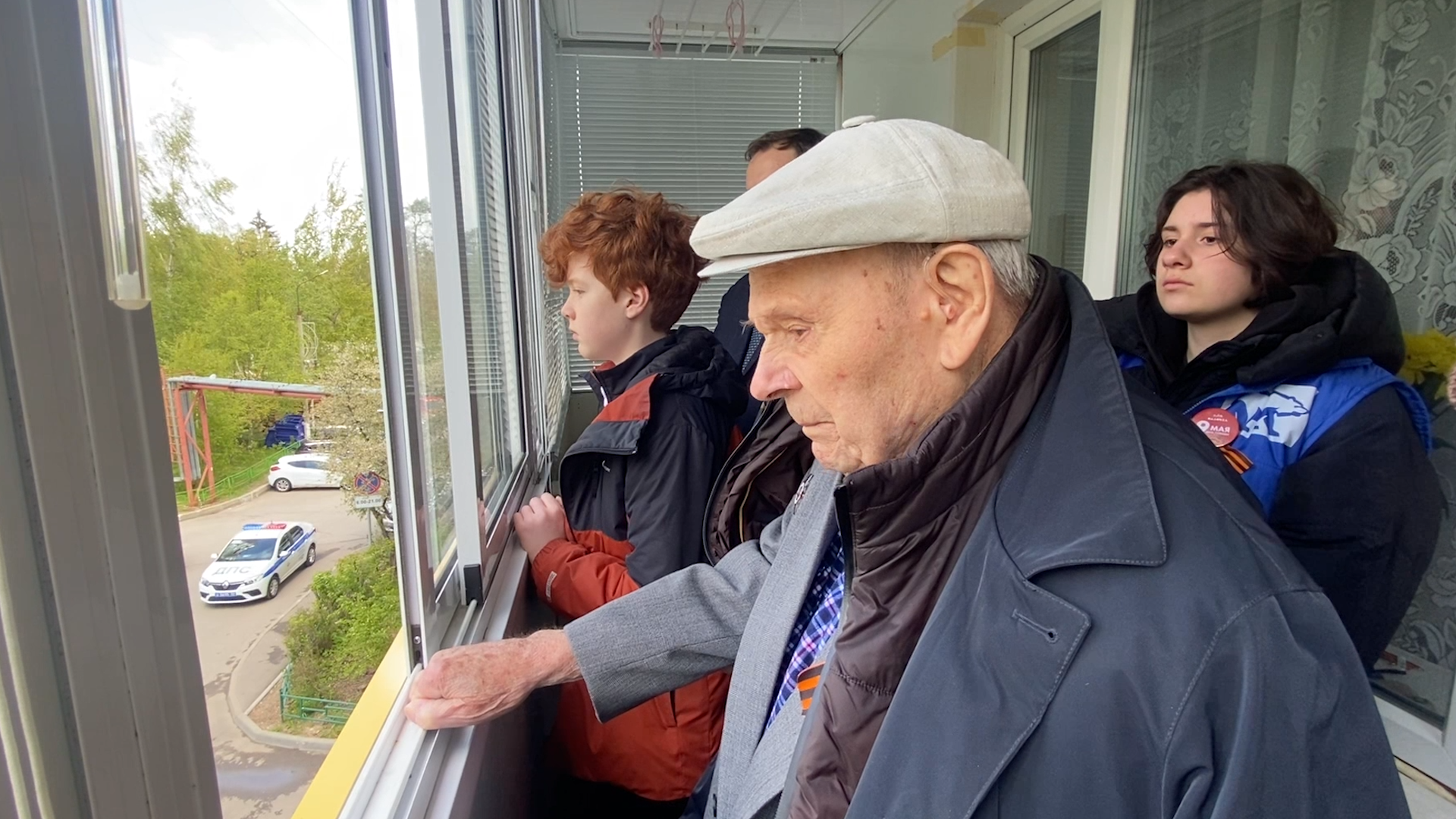 день победы во власихе, 9 мая день победы, концерт под окнами ветерана, волонтеры власихи, участник вов,