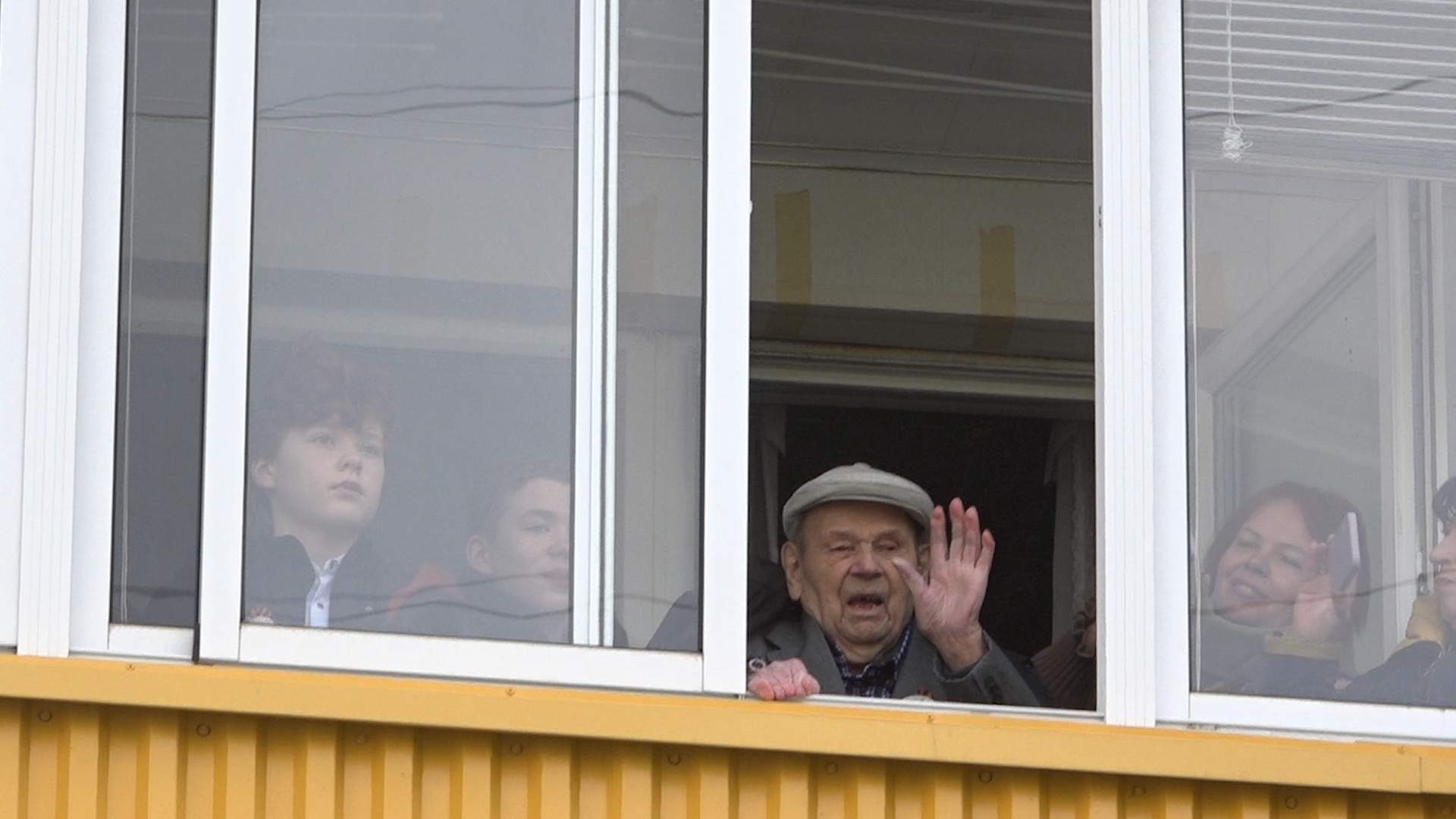 день победы во власихе, 9 мая день победы, концерт под окнами ветерана, волонтеры власихи, участник вов,