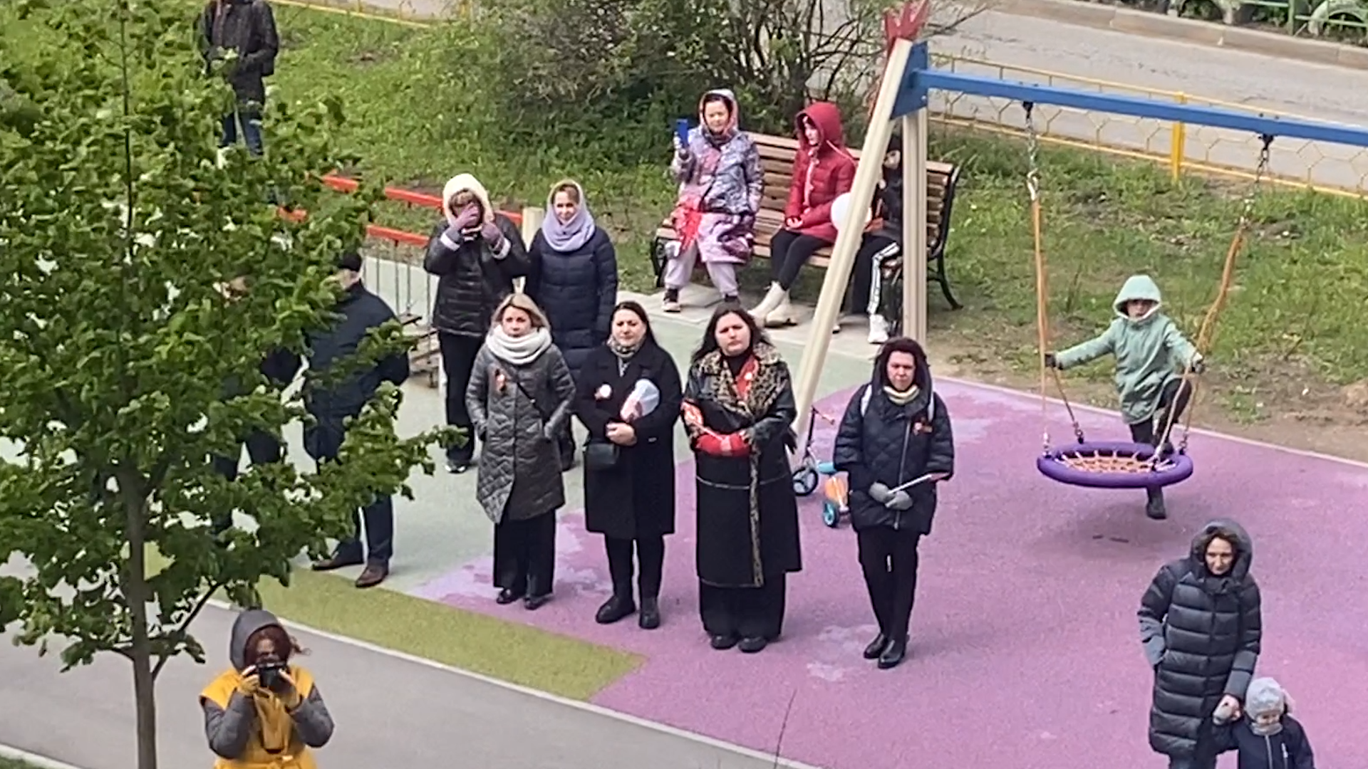 день победы во власихе, 9 мая день победы, концерт под окнами ветерана, волонтеры власихи, участник вов,