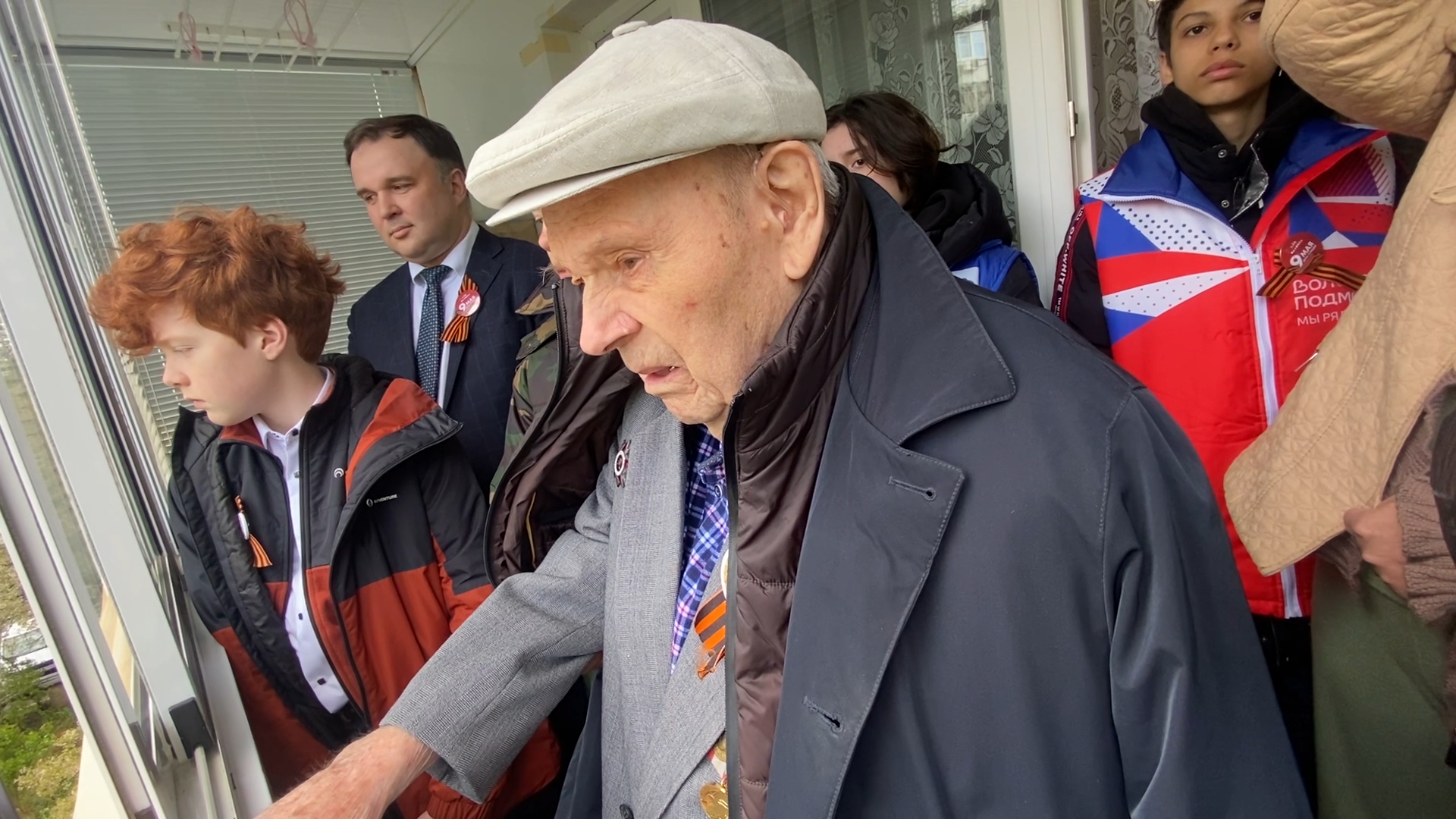 день победы во власихе, 9 мая день победы, концерт под окнами ветерана, волонтеры власихи, участник вов,