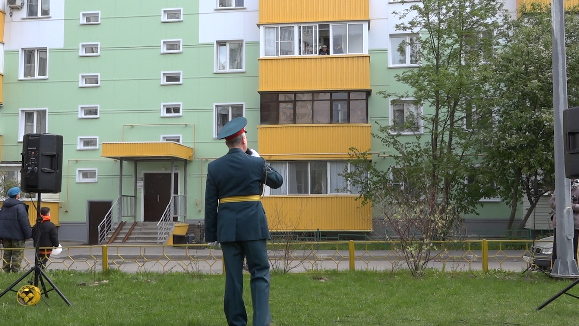 день победы во власихе, 9 мая день победы, концерт под окнами ветерана, волонтеры власихи, участник вов,