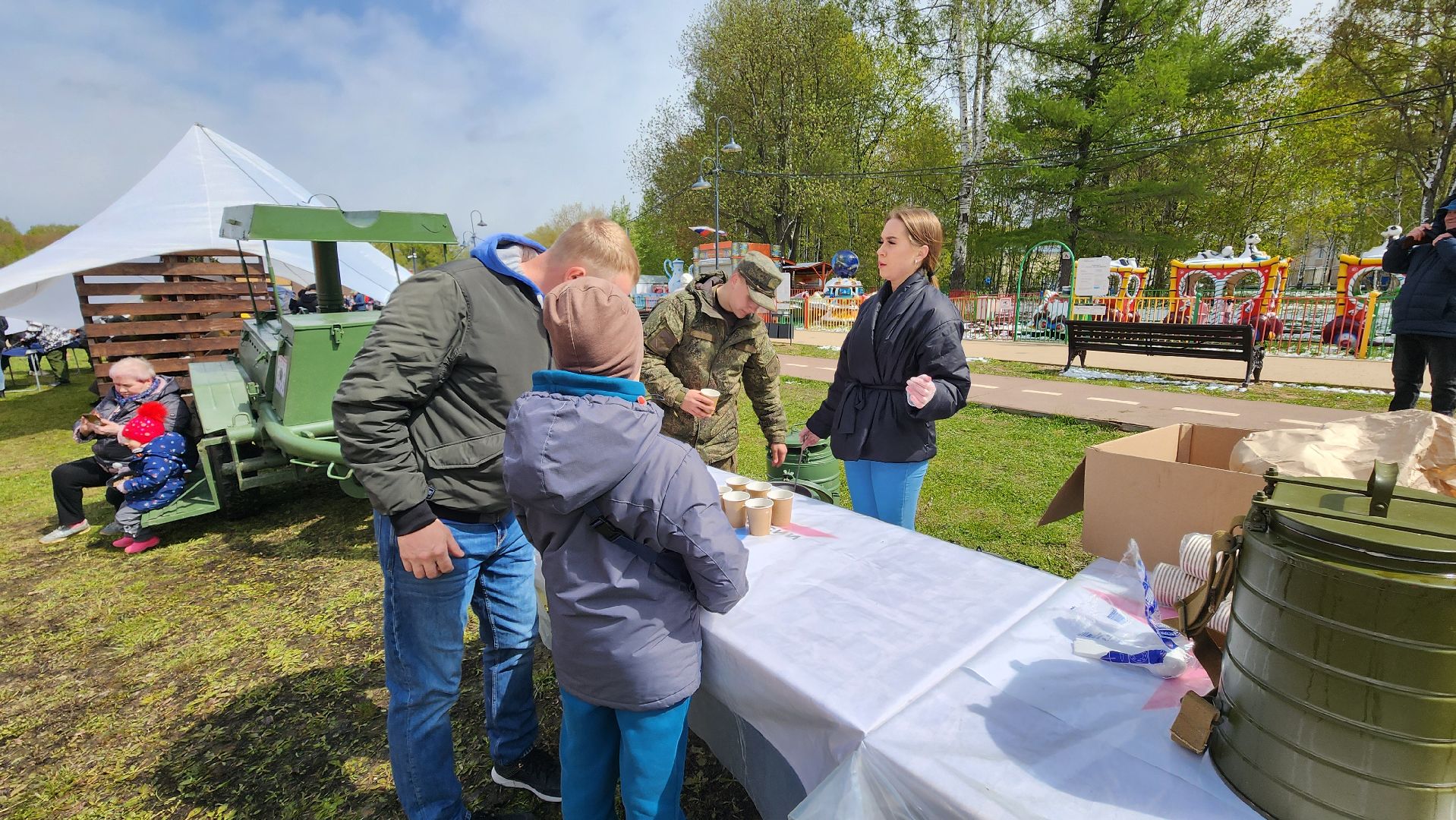 Солнечногорск, 9 мая, День Победы, озеро сенеж, полевая кухня,