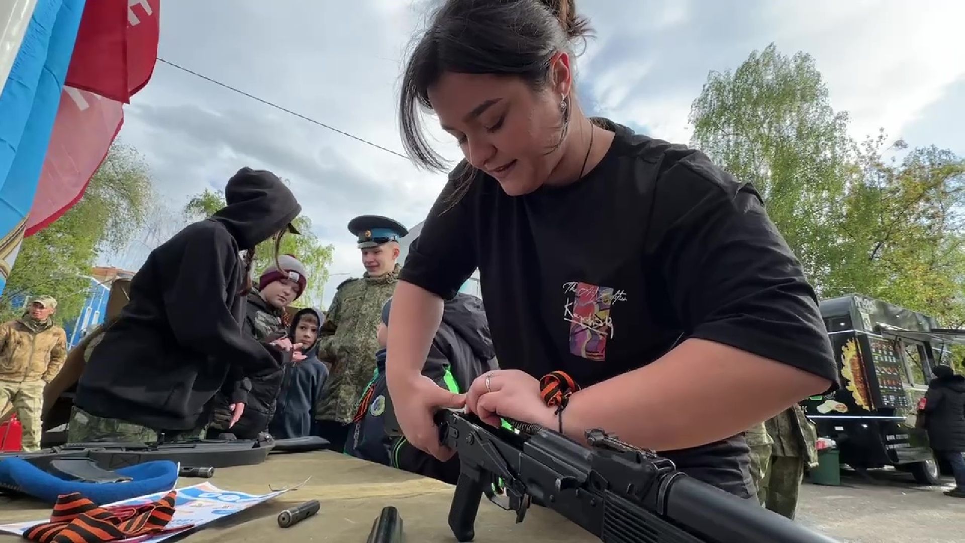 Реутов, День победы, праздник, мероприятия, ветераны, автомат калашникова, окопные свечи, маскировочные сети, я помню, я горжусь,