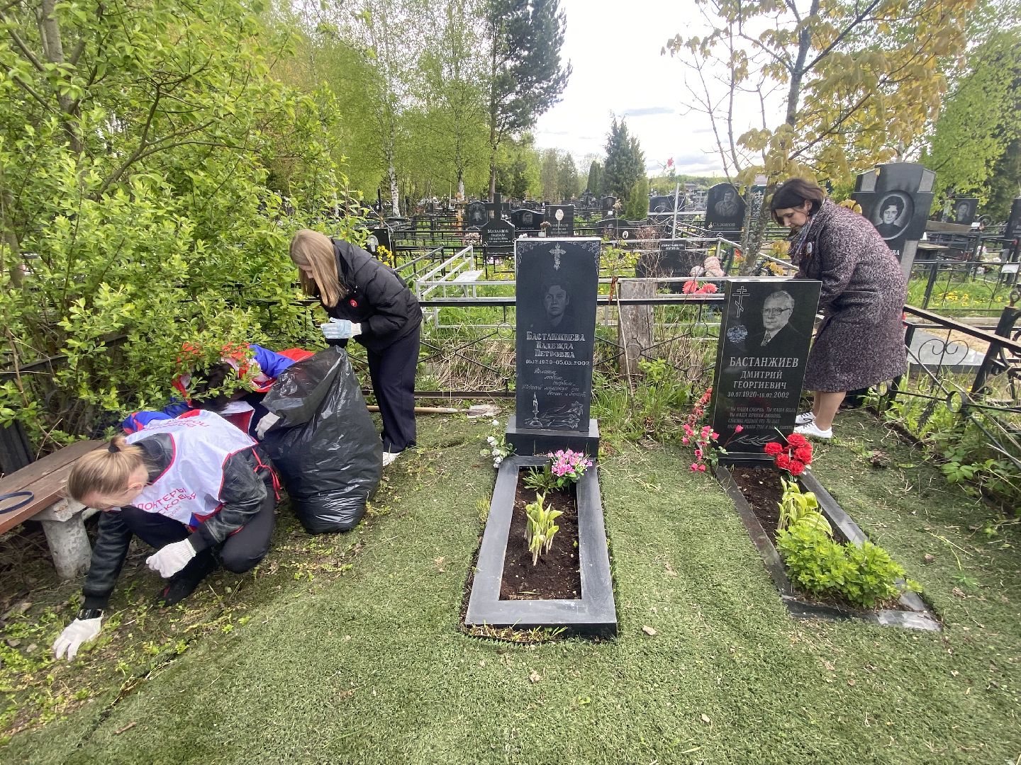 юдинское кладбище, Дмитрий Бастанжиев, Школа им АС Попова, волонтеры власихи, молодогвардейцы Власихи,