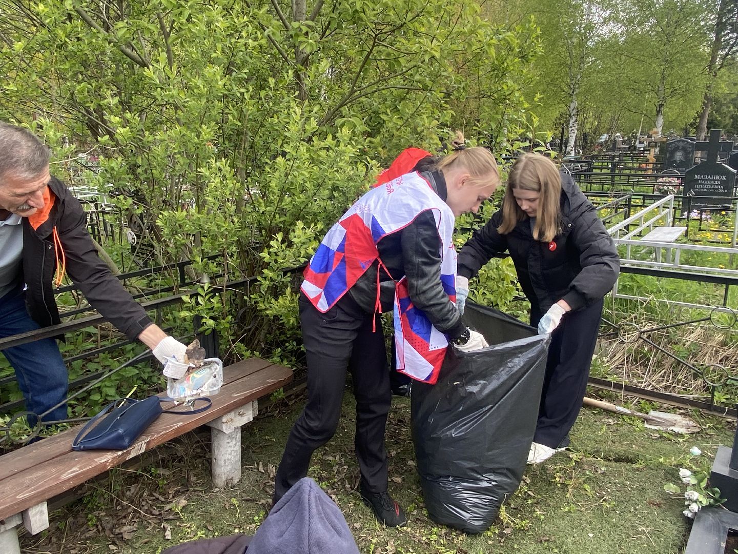 юдинское кладбище, Дмитрий Бастанжиев, Школа им АС Попова, волонтеры власихи, молодогвардейцы Власихи,