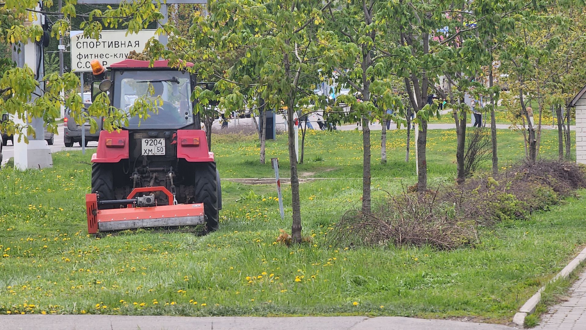 долгопрудный, коммунальная техника, покос травы, мбу благоустройство, Новый бульвар,