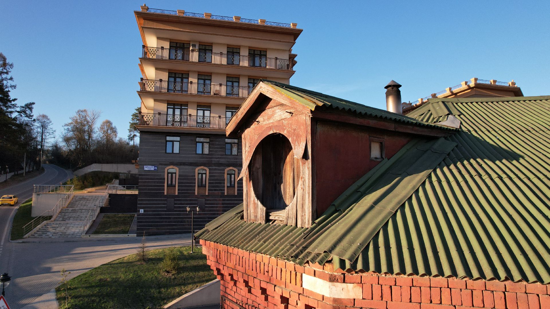 видео с коптера, музей, десерт,