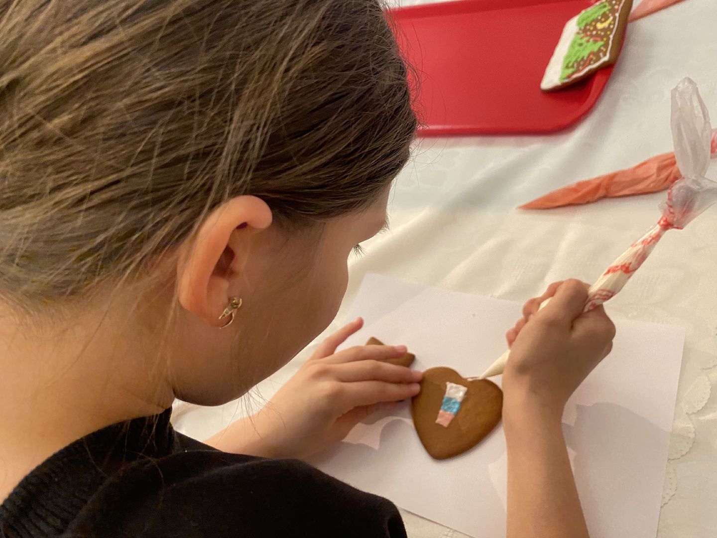 роспись пряников, пряник для бойцов, мбук компас власиха, библиотека Власиха, мастер-класс по росписи пряников,