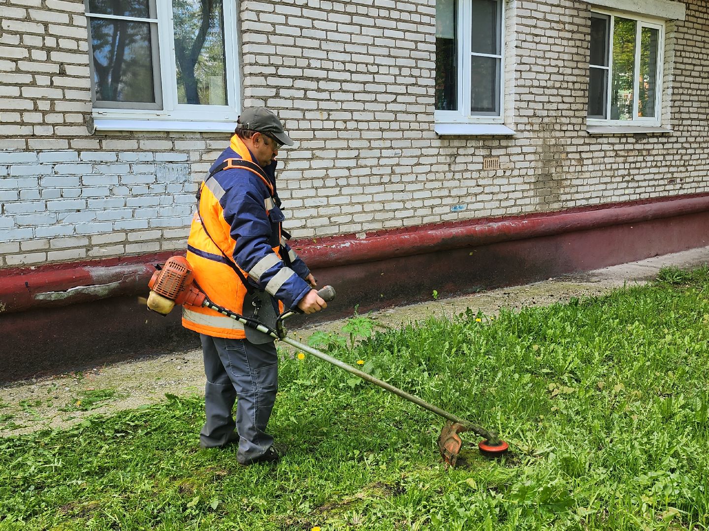 дворовые территории, подготовка к открытию летнего сезона,