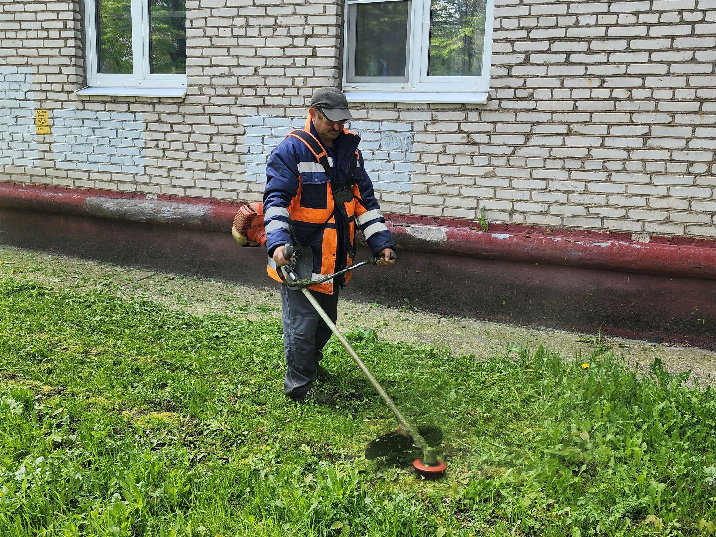 дворовые территории, подготовка к открытию летнего сезона,