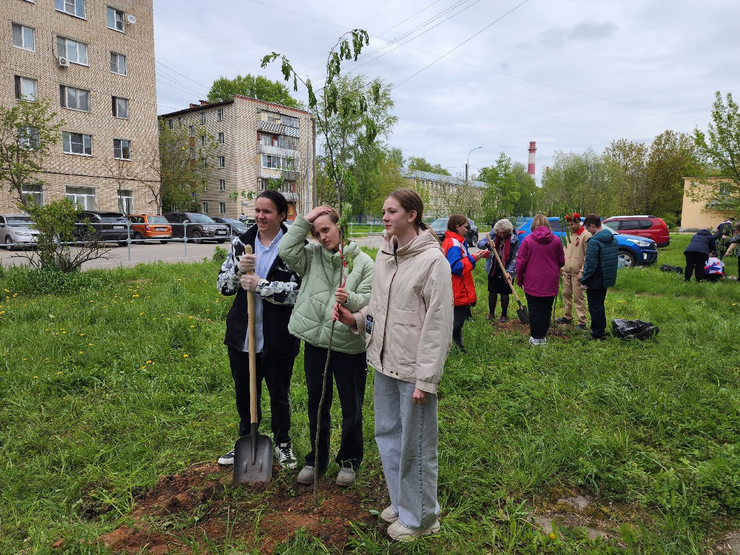 серпухов, поселок большевик, аллея памяти, день победы, юноармейцы, школьники, депутат-эколог,