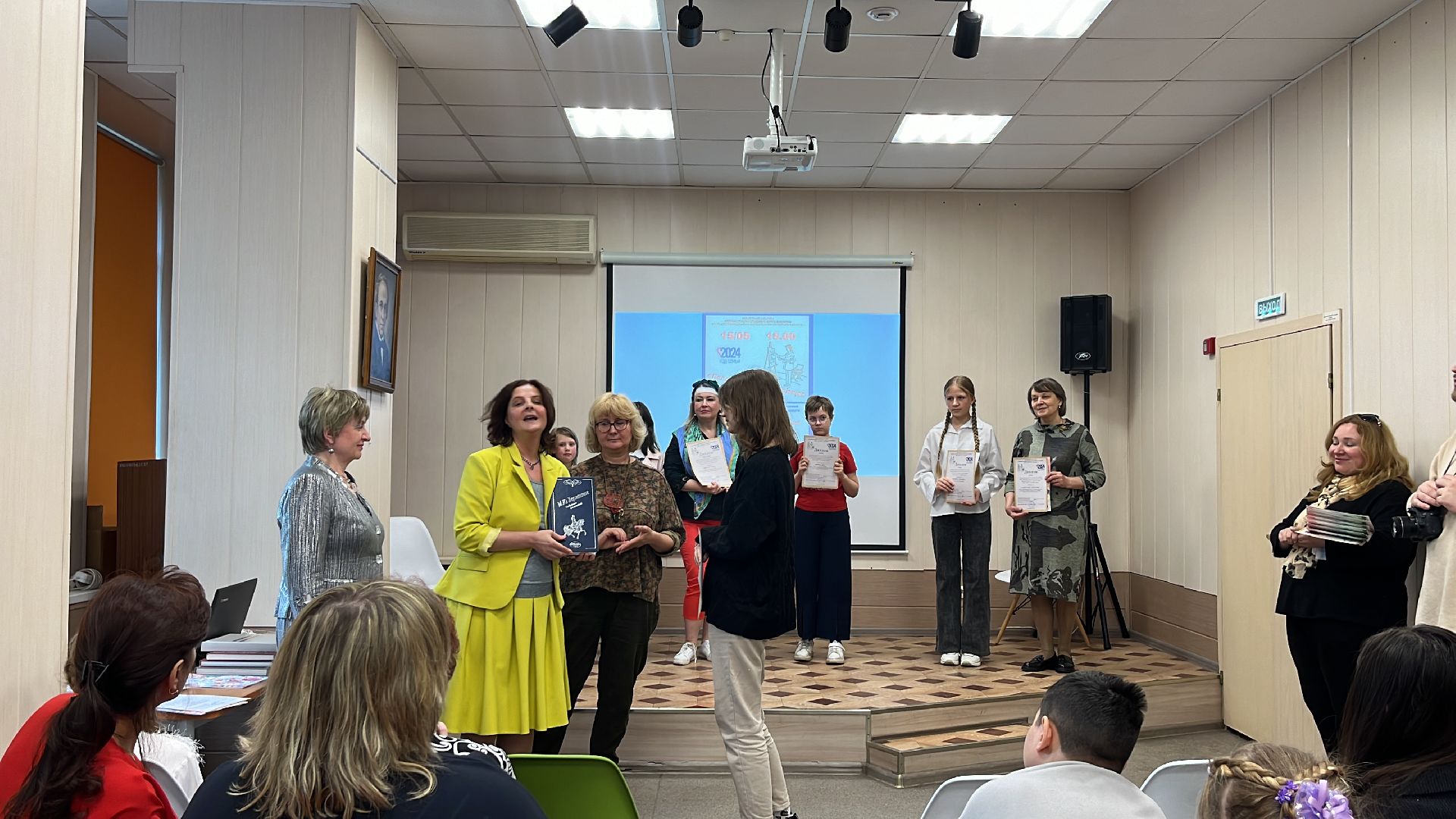 конкурс, рисунки, чтение, семья, конкурс рисунков, читающая семья,