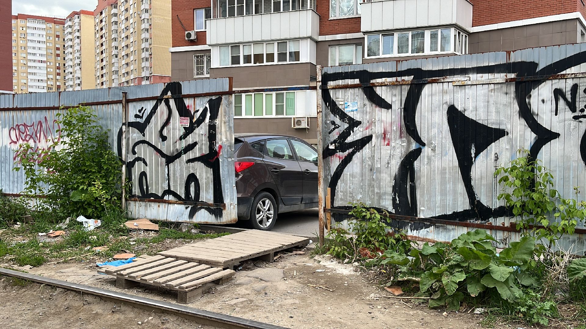 выездная администрация, забор, железная дорога, жд пути, переход, пешеходный переход,