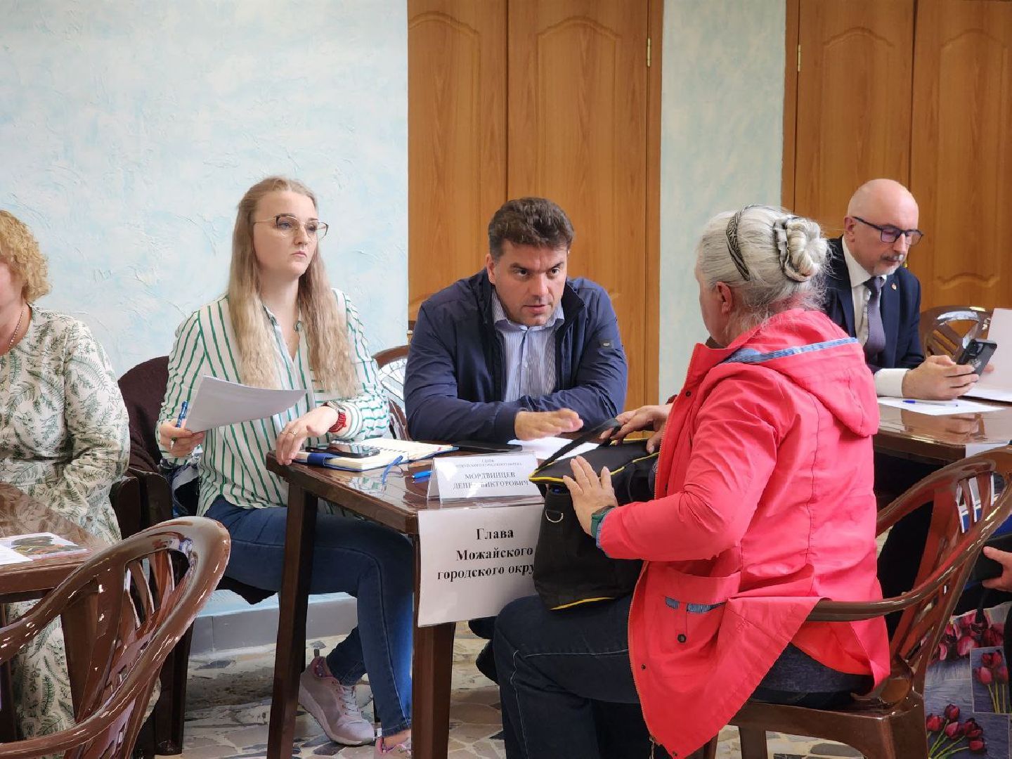 можайск, можайский городской округ, подмосковье, выездная администрация, дерево, сухостойное дерево, обращения граждан, глава муниципалитета, жители,встреча с жителями,