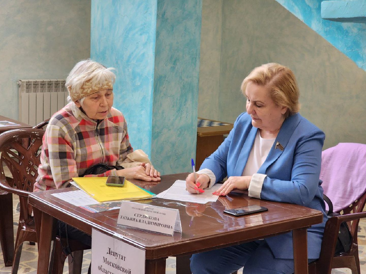 можайск, можайский городской округ, подмосковье, выездная администрация, дерево, сухостойное дерево, обращения граждан, глава муниципалитета, жители,встреча с жителями,