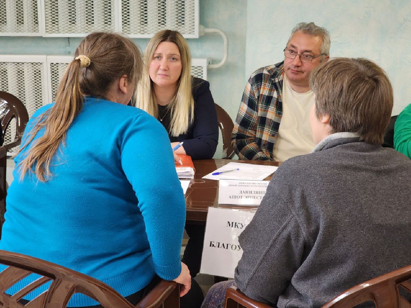 можайск, можайский городской округ, подмосковье, выездная администрация, дерево, сухостойное дерево, обращения граждан, глава муниципалитета, жители,встреча с жителями,