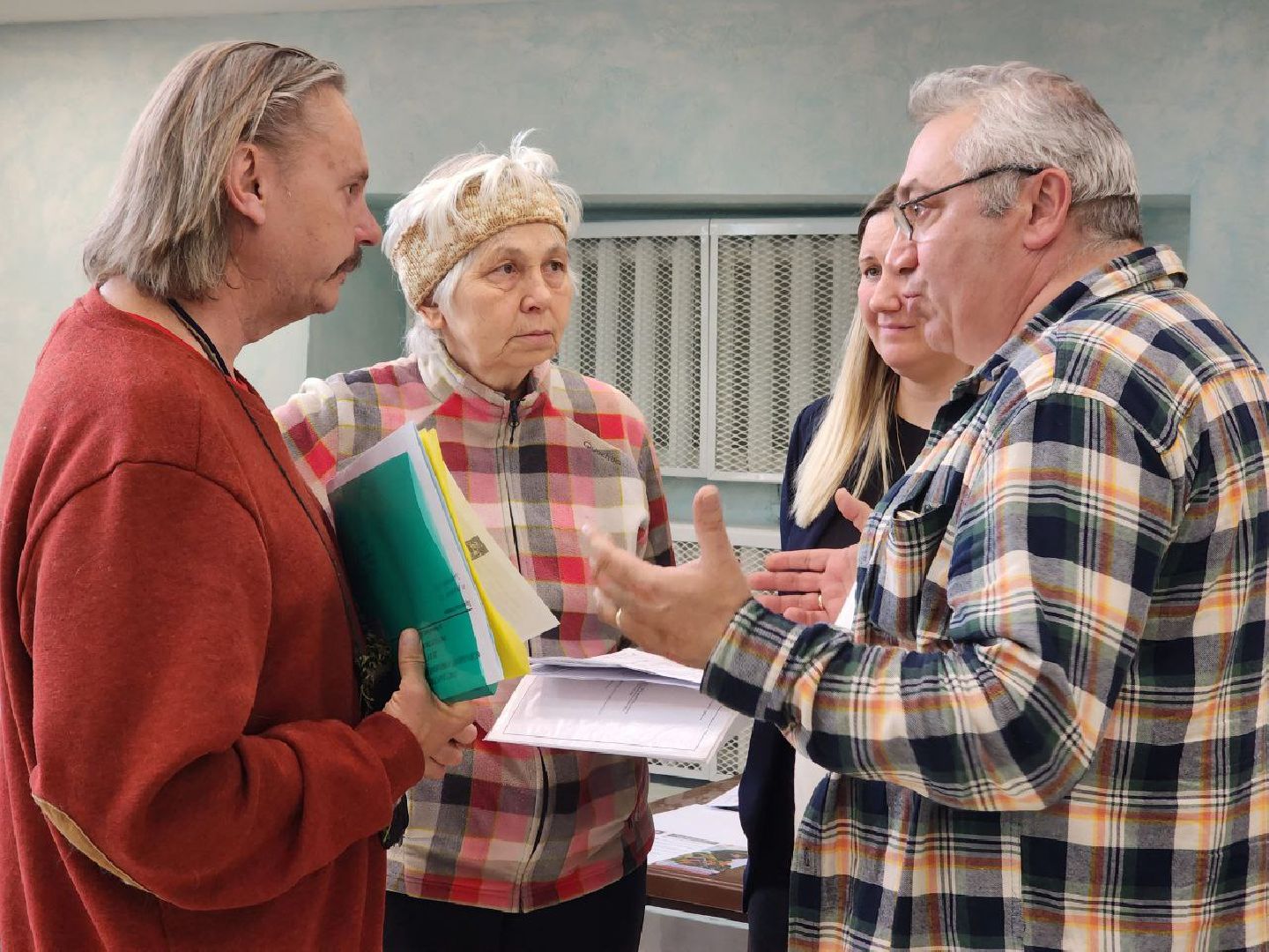 можайск, можайский городской округ, подмосковье, выездная администрация, дерево, сухостойное дерево, обращения граждан, глава муниципалитета, жители,встреча с жителями,