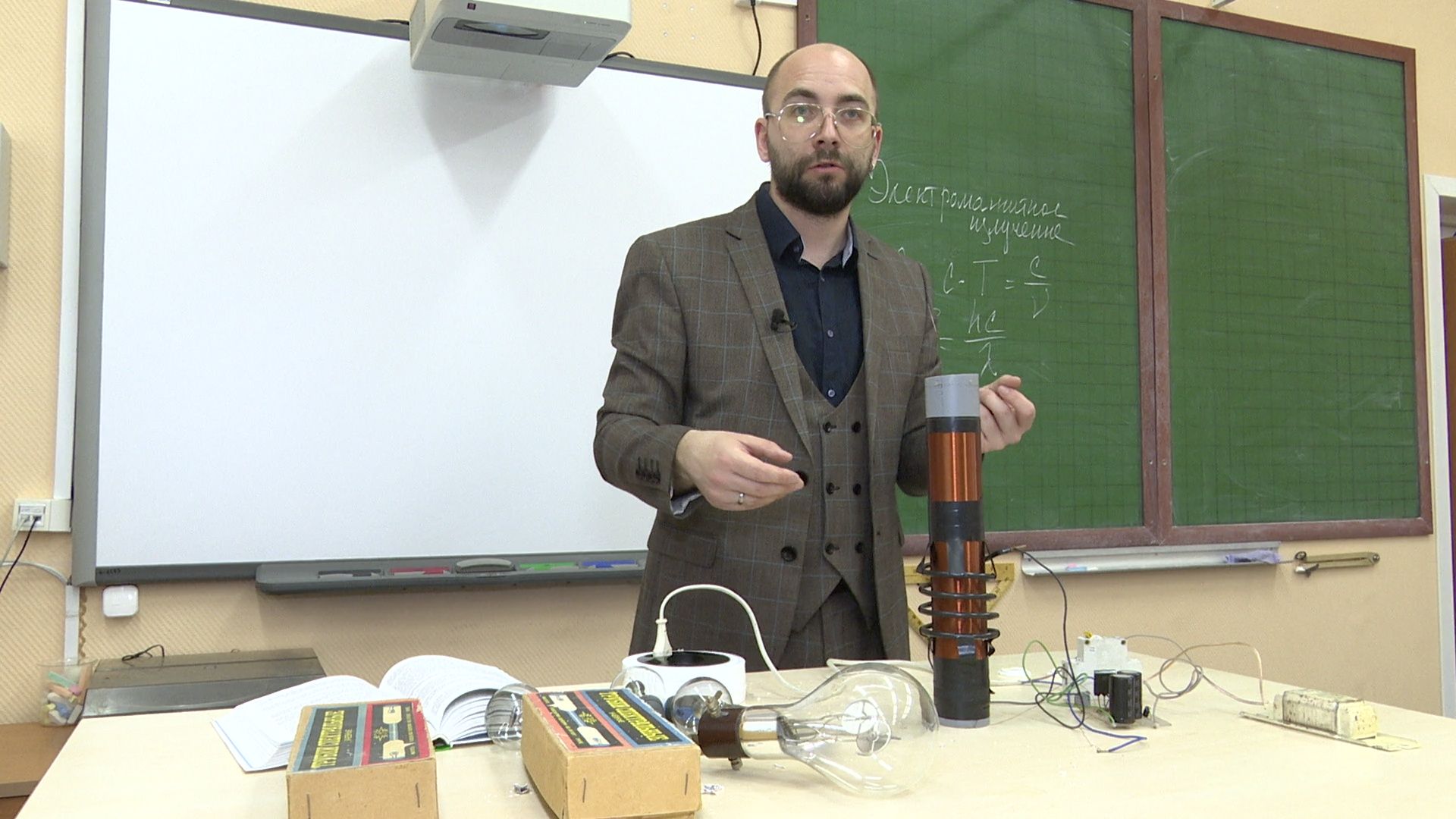 Реутов, образование, школы 10, учитель года, физика, Юрий Уробушкин,