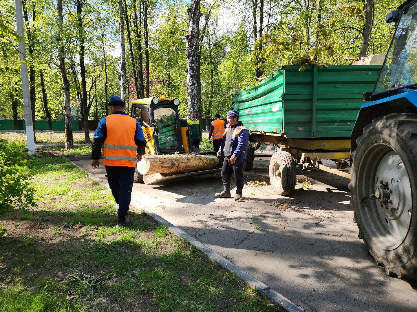 пушкино, благоустройство дворов, сезон благоустройства, комунальная техника, коммунальная служба,