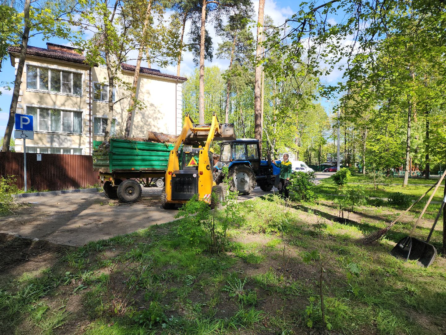 пушкино, благоустройство дворов, сезон благоустройства, комунальная техника, коммунальная служба,