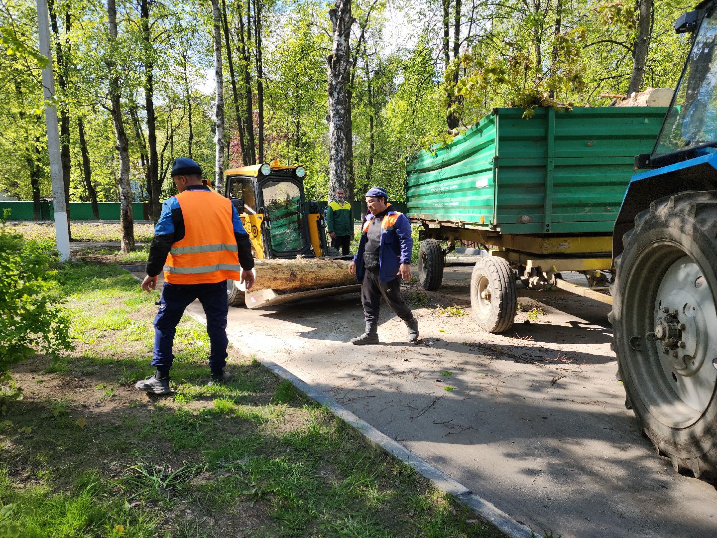 пушкино, благоустройство дворов, сезон благоустройства, комунальная техника, коммунальная служба,