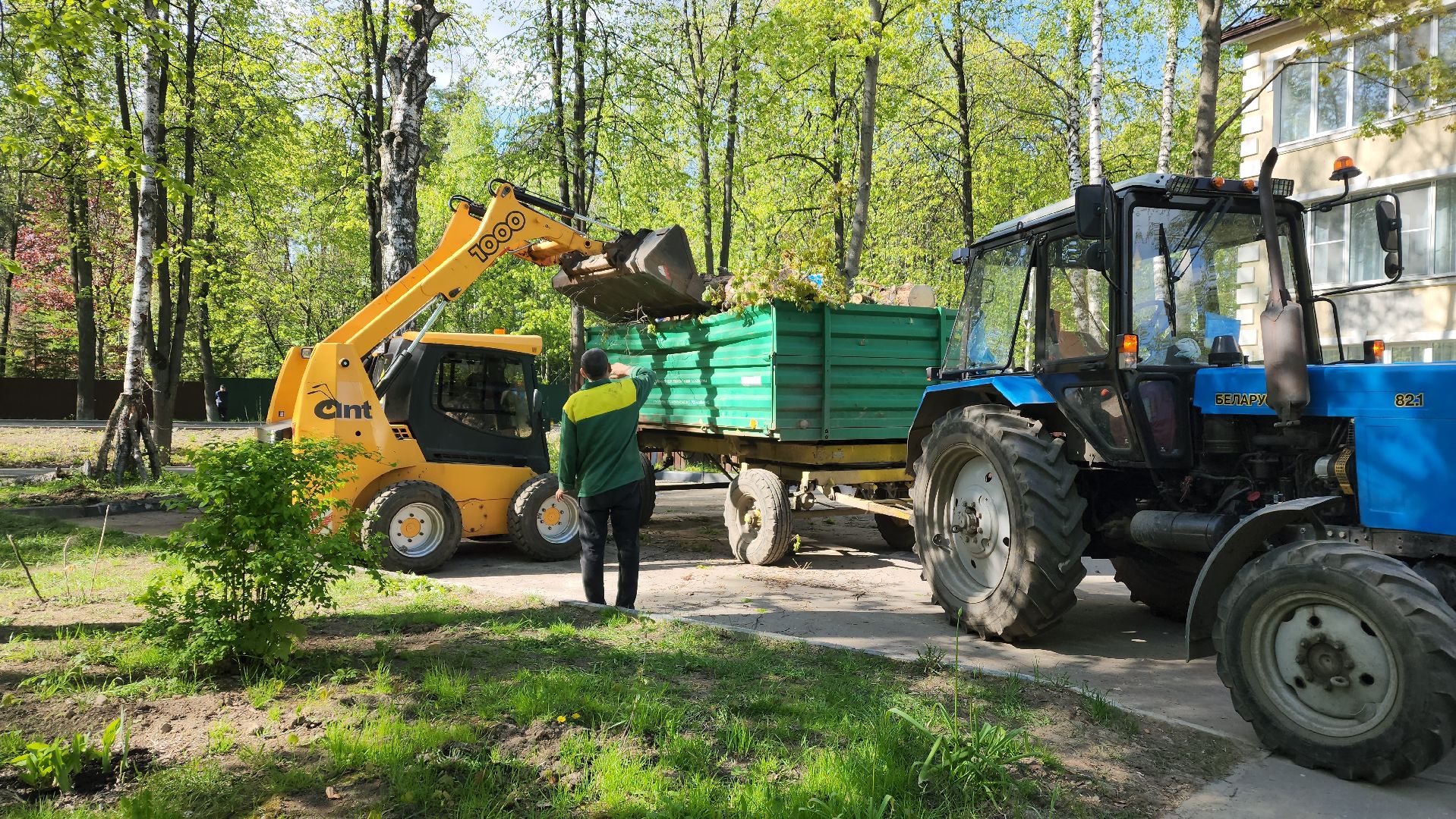 пушкино, благоустройство дворов, сезон благоустройства, комунальная техника, коммунальная служба,