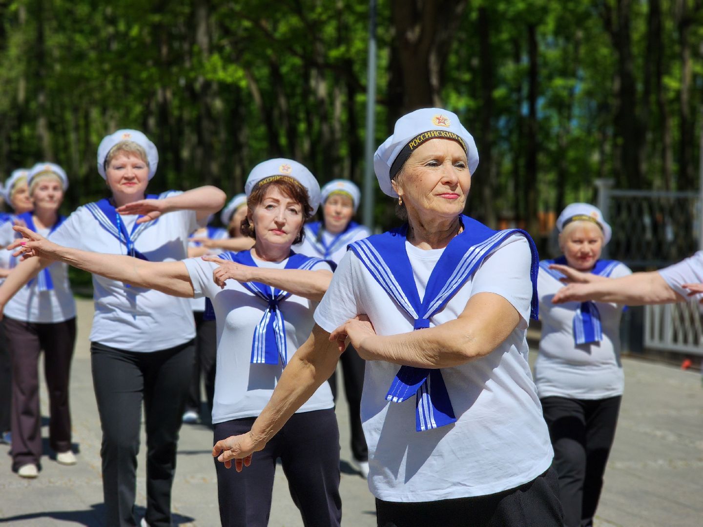 воскресенск, скандинавская ходьба, активное долголетие, парк кривякино,