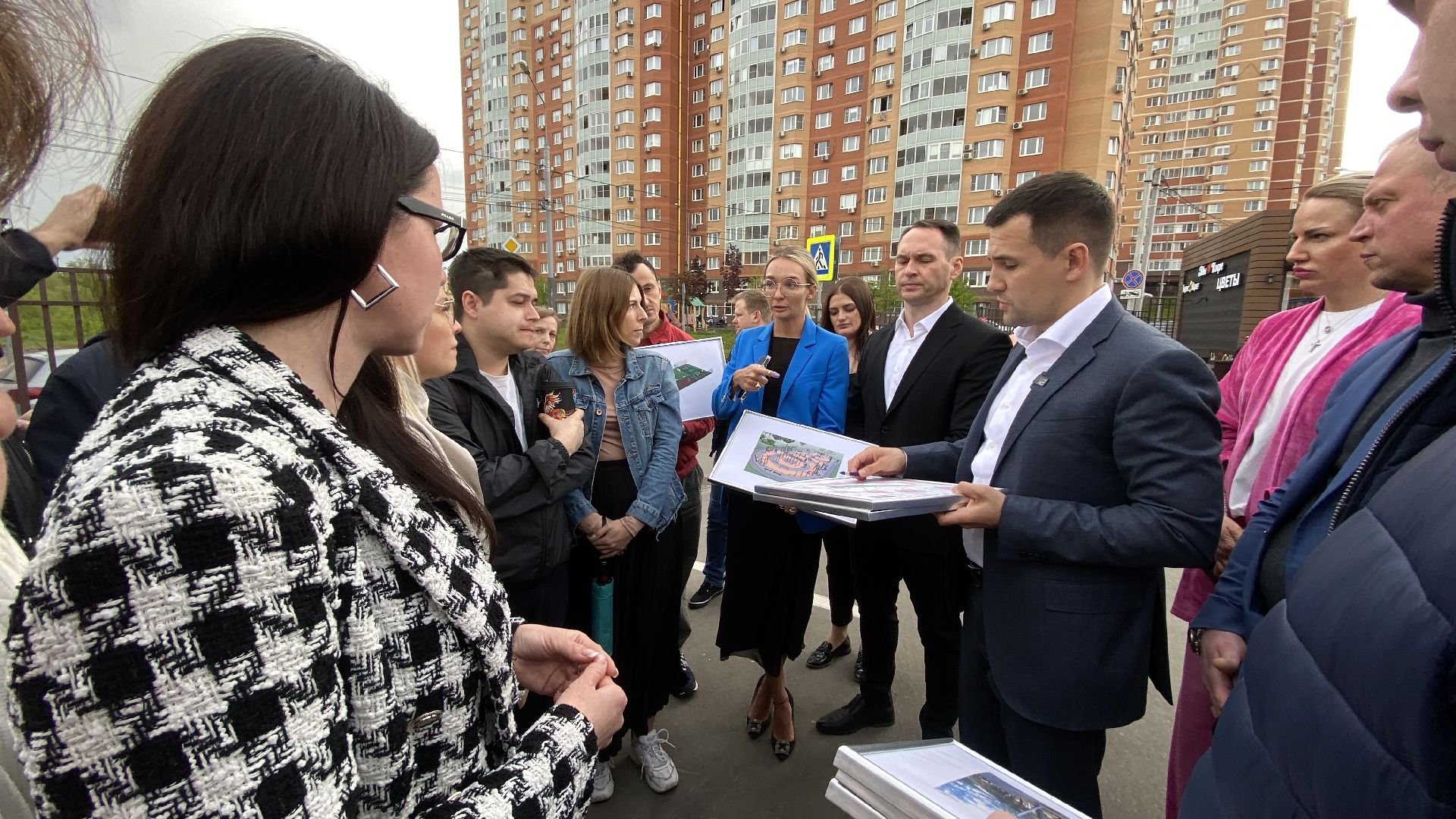 Зеленые аллеи, благоустройство территории, выездная администрация, встреча администрации с жителями, видное,