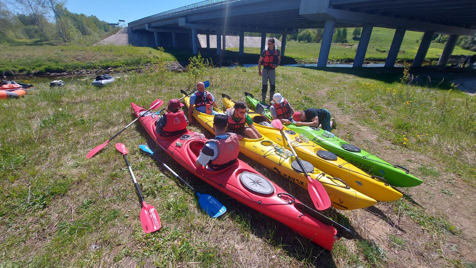 туризм, сплав на каяках, река истра, отдых на природе,
