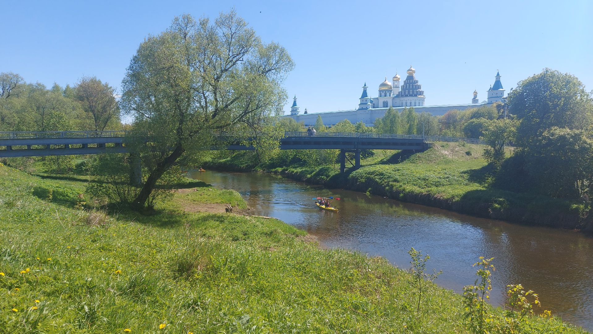 туризм, сплав на каяках, река истра, отдых на природе,