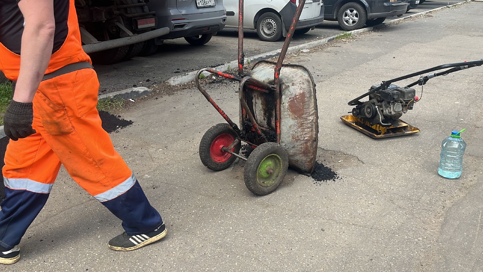 ямы, ямочный ремонт, ремонт дорог, дороги,