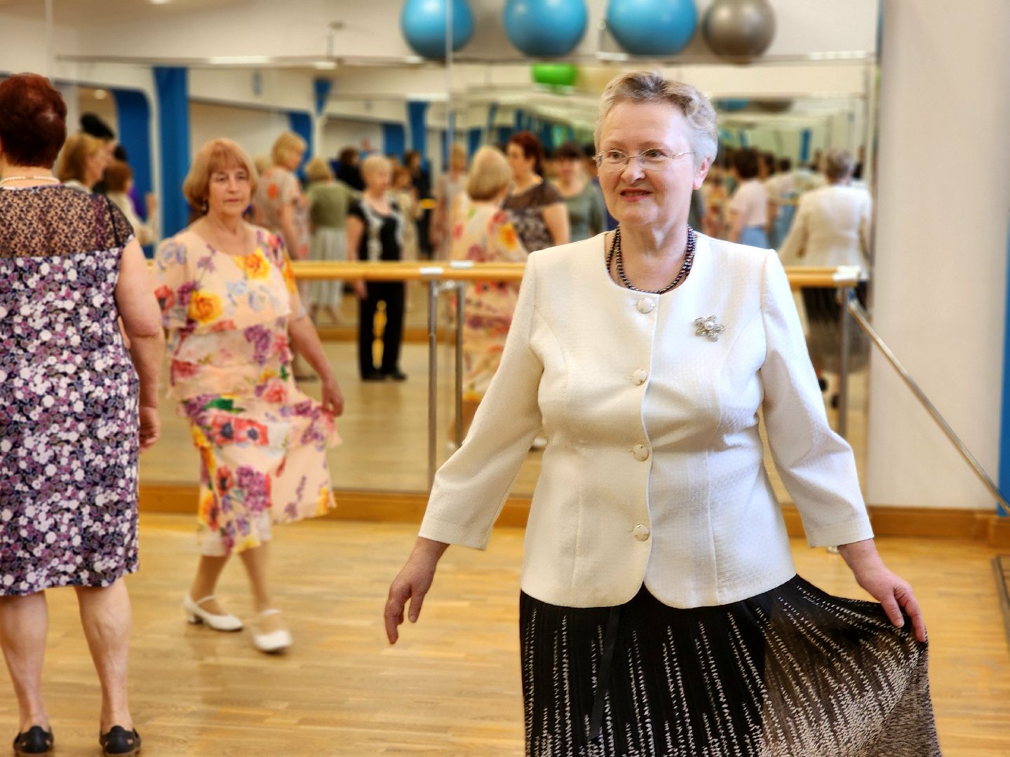 активное долголетие, красногорск, танцы, танцевальная студия, вальс, хобби,