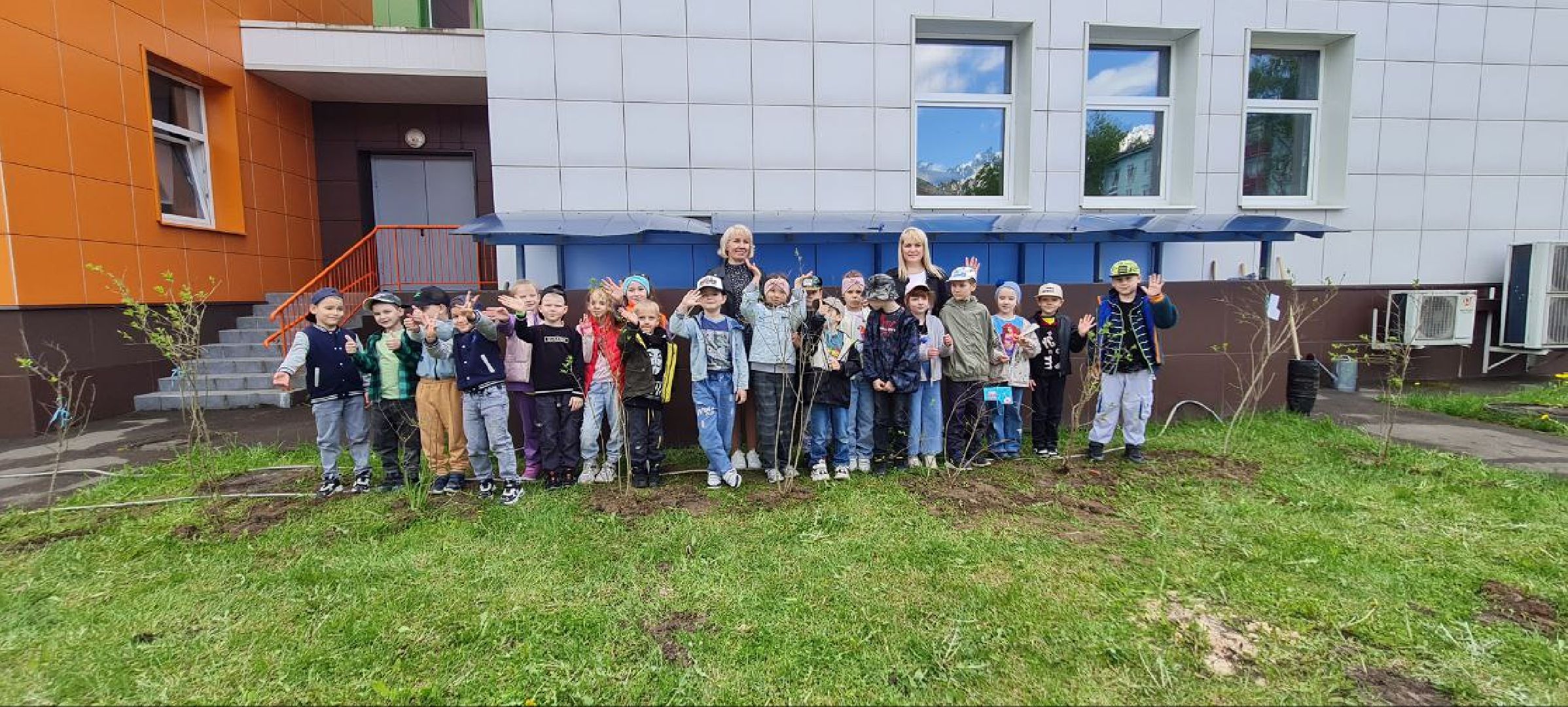 Реутов, образование, традиции, посадка кустарников, аллея выпускников,