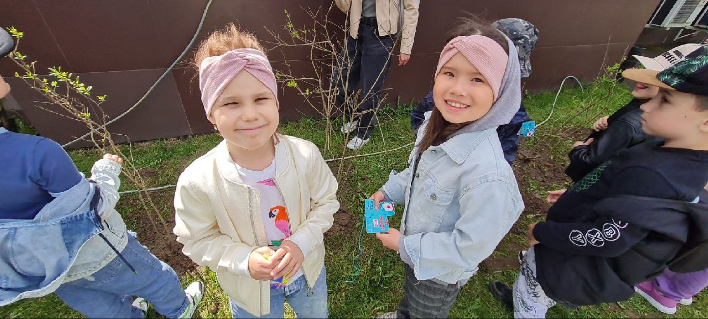 Реутов, образование, традиции, посадка кустарников, аллея выпускников,