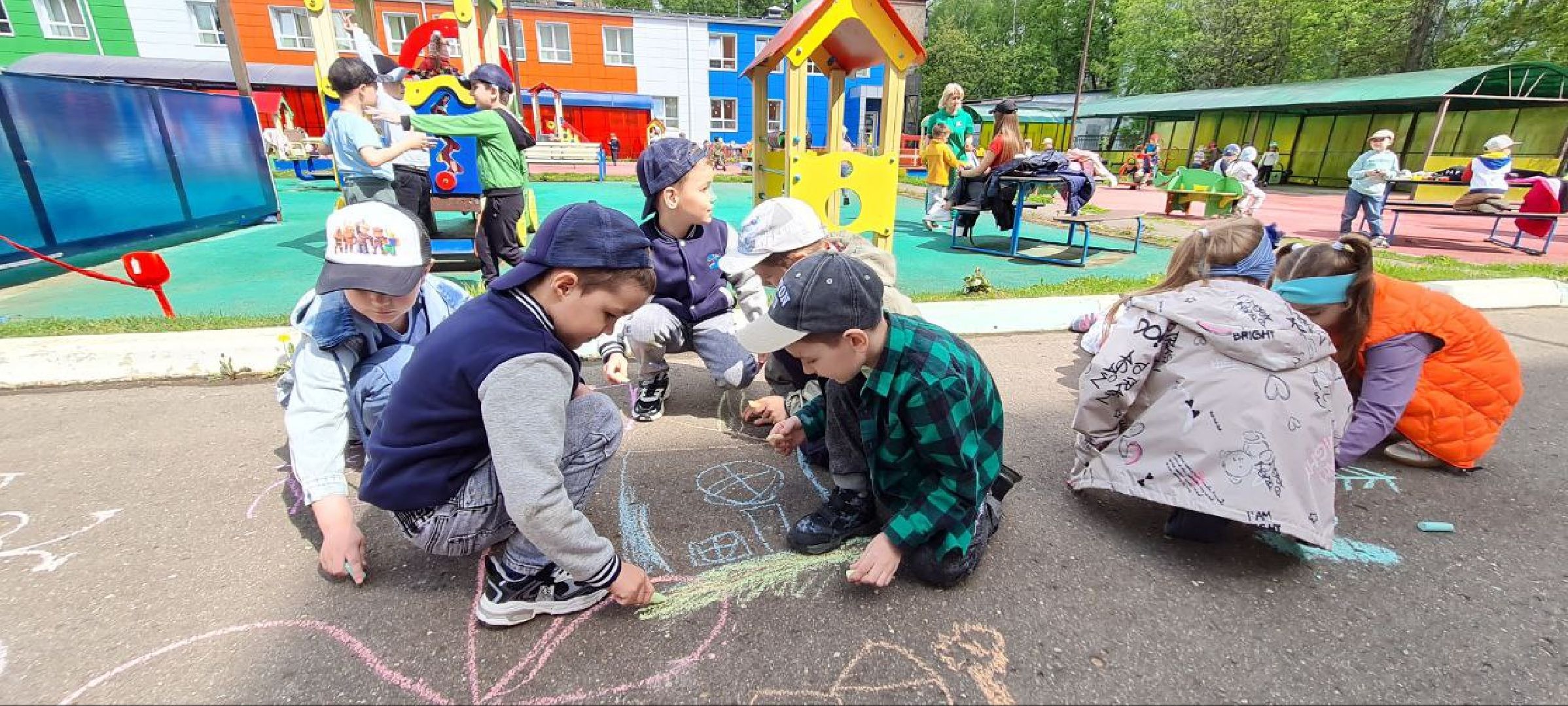 Реутов, образование, традиции, посадка кустарников, аллея выпускников,