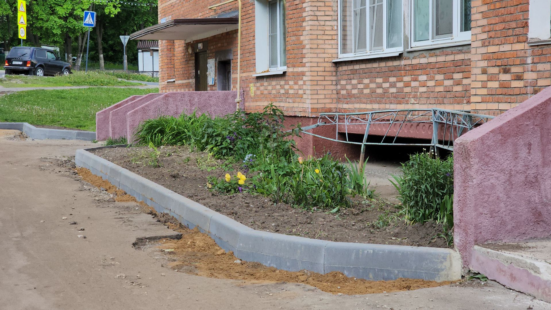 кашира, ул садовая, ул московская, благоустройство двора, парковки, тротуар, бордюрный камень,