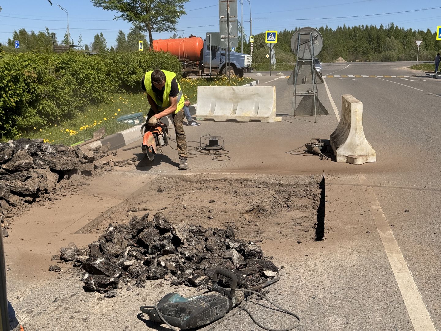 шаховская, замена люка, коммунальная служба,