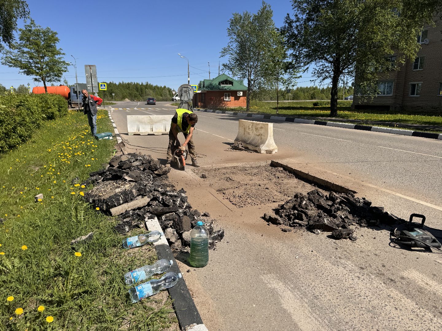 шаховская, замена люка, коммунальная служба,